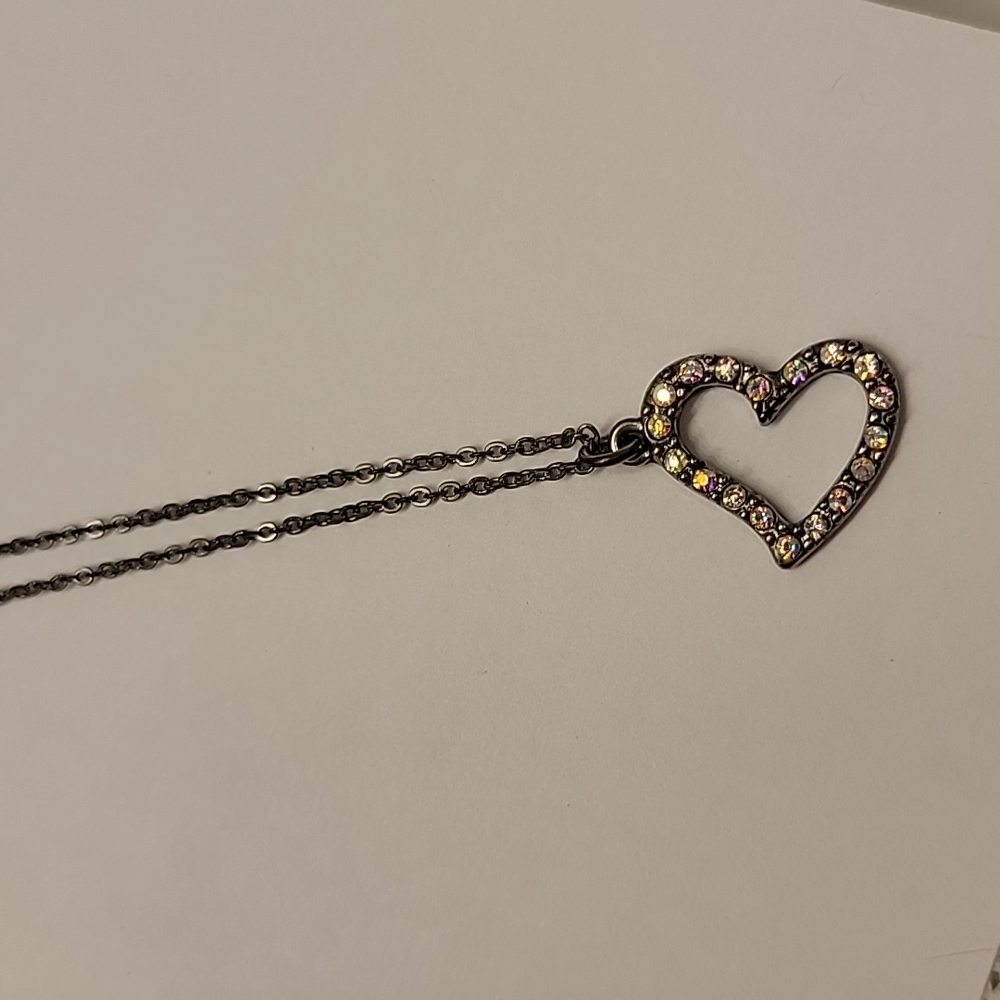 SALE 😍 4/$15! Crystal Heart Necklace - EUC